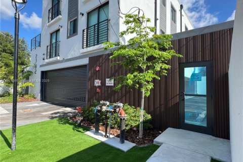 Apartamento en Miami, Florida 3 dormitorios, 83.61 m2 № 1979955