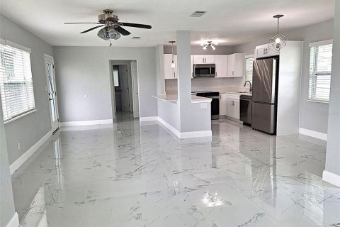 House in Saint Pete Beach, Florida 2 bedrooms, 100.89 sq.m. № 1829364 - photo 5