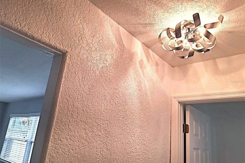 House in Saint Pete Beach, Florida 2 bedrooms, 100.89 sq.m. № 1829364 - photo 3
