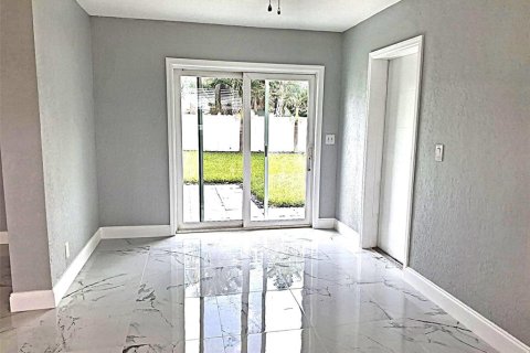 House in Saint Pete Beach, Florida 2 bedrooms, 100.89 sq.m. № 1829364 - photo 9