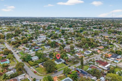 Casa en venta en Miami Gardens, Florida, 2 dormitorios, 90.58 m2 № 2045907 - foto 28