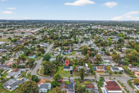 Casa en venta en Miami Gardens, Florida, 2 dormitorios, 90.58 m2 № 2045907 - foto 26