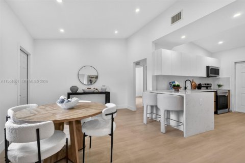 Casa en venta en Miami Gardens, Florida, 2 dormitorios, 90.58 m2 № 2045907 - foto 3