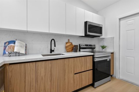 Casa en venta en Miami Gardens, Florida, 2 dormitorios, 90.58 m2 № 2045907 - foto 6