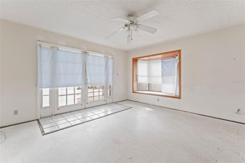 House in Treasure Island, Florida 4 bedrooms, 263.47 sq.m. № 1759709 - photo 18