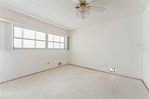 House in Treasure Island, Florida 4 bedrooms, 263.47 sq.m. № 1759709 - photo 21