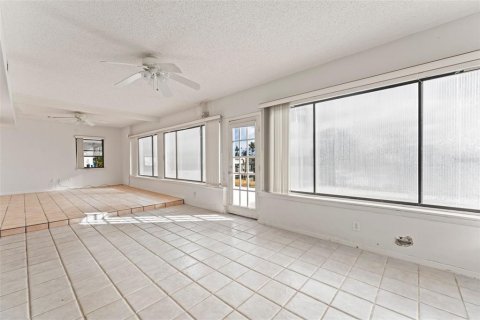 House in Treasure Island, Florida 4 bedrooms, 263.47 sq.m. № 1759709 - photo 17