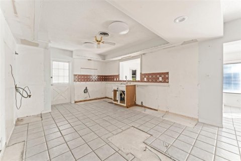 House in Treasure Island, Florida 4 bedrooms, 263.47 sq.m. № 1759709 - photo 14