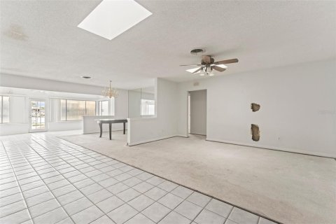 House in Treasure Island, Florida 4 bedrooms, 263.47 sq.m. № 1759709 - photo 15