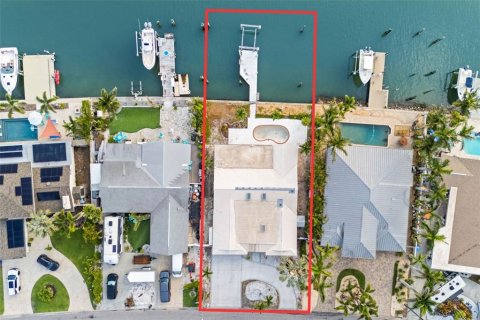 House in Treasure Island, Florida 4 bedrooms, 263.47 sq.m. № 1759709 - photo 2