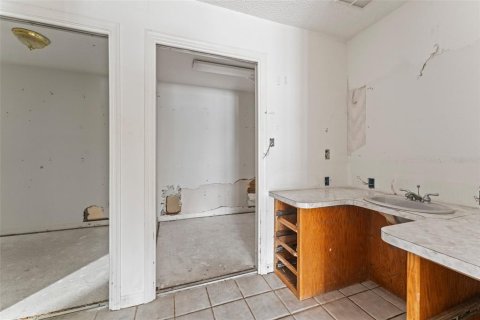 House in Treasure Island, Florida 4 bedrooms, 263.47 sq.m. № 1759709 - photo 19