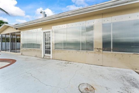 House in Treasure Island, Florida 4 bedrooms, 263.47 sq.m. № 1759709 - photo 28