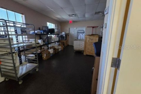 Commercial property in Brandon, Florida 503.72 sq.m. № 2206246 - photo 9