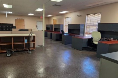 Commercial property in Brandon, Florida 503.72 sq.m. № 2206246 - photo 2