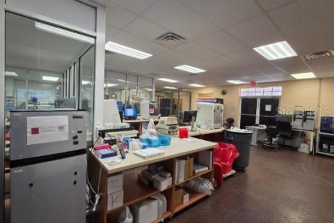 Commercial property in Brandon, Florida 503.72 sq.m. № 2206246 - photo 8