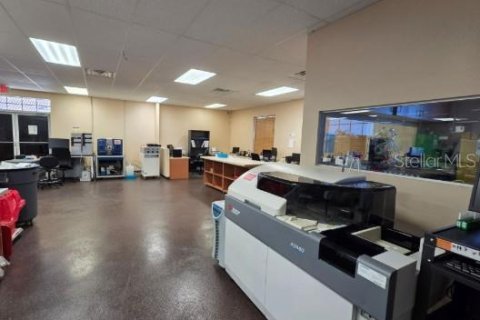 Commercial property in Brandon, Florida 503.72 sq.m. № 2206246 - photo 12