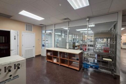 Commercial property in Brandon, Florida 503.72 sq.m. № 2206246 - photo 11