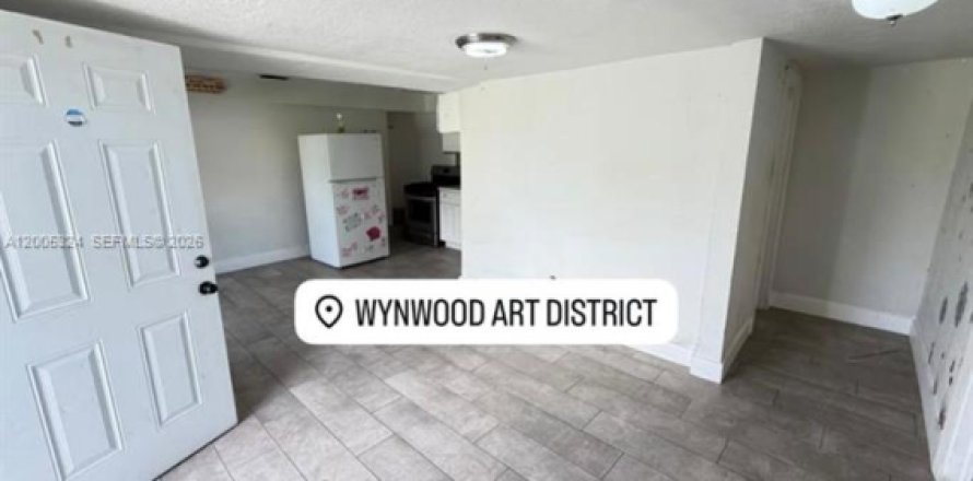 House in Miami, Florida 1 bedroom, 74.32 sq.m. № 2069540
