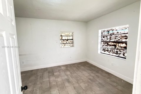 House in Miami, Florida 1 bedroom, 74.32 sq.m. № 2069540 - photo 3