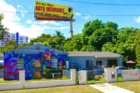 House in Miami, Florida 1 bedroom, 74.32 sq.m. № 2069540 - photo 2