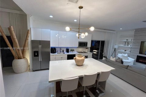 Villa ou maison à louer à Miramar, Floride: 3 chambres, 198.81 m2 № 2007013 - photo 5