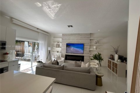 Villa ou maison à louer à Miramar, Floride: 3 chambres, 198.81 m2 № 2007013 - photo 6