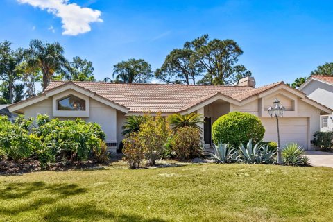 House in Sarasota, Florida 3 bedrooms, 205.87 sq.m. № 1614721 - photo 1