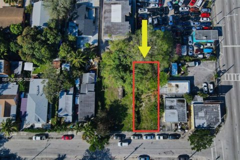 Commercial property in Miami, Florida № 2152799 - photo 13