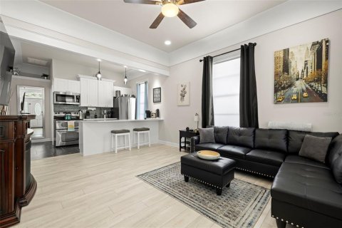 Immobilier commercial à vendre à Tampa, Floride: 4 chambres, 160.26 m2 № 2232584 - photo 6