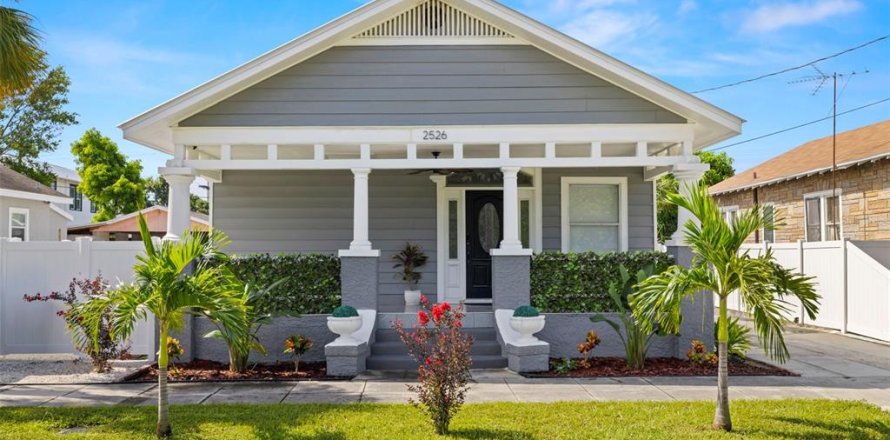 Immobilier commercial à Tampa, Floride 4 chambres, 160.26 m2 № 2232584