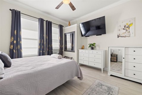 Immobilier commercial à vendre à Tampa, Floride: 4 chambres, 160.26 m2 № 2232584 - photo 13