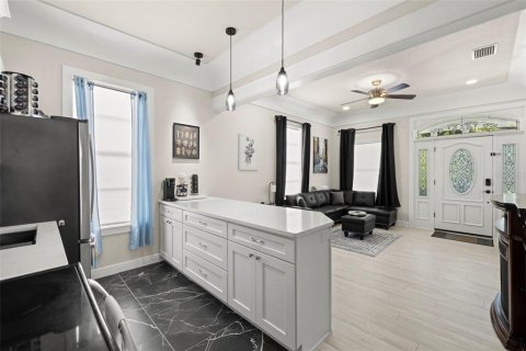 Immobilier commercial à vendre à Tampa, Floride: 4 chambres, 160.26 m2 № 2232584 - photo 9