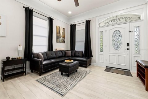 Immobilier commercial à vendre à Tampa, Floride: 4 chambres, 160.26 m2 № 2232584 - photo 5