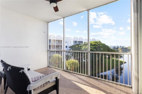 Condominio en alquiler en Doral, Florida, 3 dormitorios, 158.86 m2 № 1967143 - foto 15