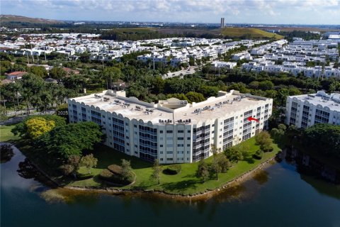 Condominio en alquiler en Doral, Florida, 3 dormitorios, 158.86 m2 № 1967143 - foto 29