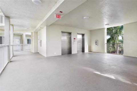 Condominio en alquiler en Doral, Florida, 3 dormitorios, 158.86 m2 № 1967143 - foto 27