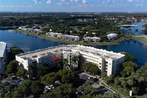 Condominio en alquiler en Doral, Florida, 3 dormitorios, 158.86 m2 № 1967143 - foto 7