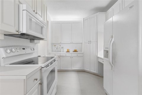 Condominio en alquiler en Doral, Florida, 3 dormitorios, 158.86 m2 № 1967143 - foto 11