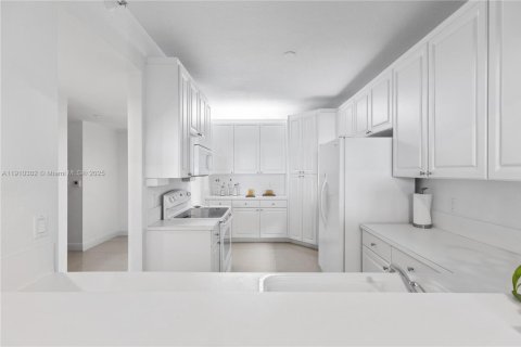 Condominio en alquiler en Doral, Florida, 3 dormitorios, 158.86 m2 № 1967143 - foto 10