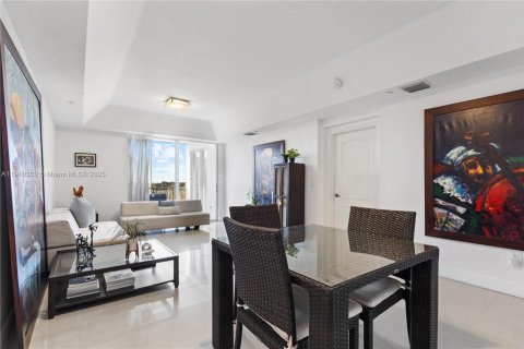 Condominio en alquiler en Doral, Florida, 3 dormitorios, 158.86 m2 № 1967143 - foto 14