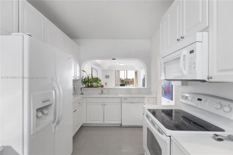 Condominio en alquiler en Doral, Florida, 3 dormitorios, 158.86 m2 № 1967143 - foto 3