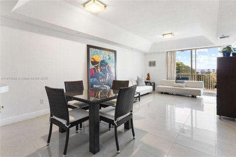 Condominio en alquiler en Doral, Florida, 3 dormitorios, 158.86 m2 № 1967143 - foto 2