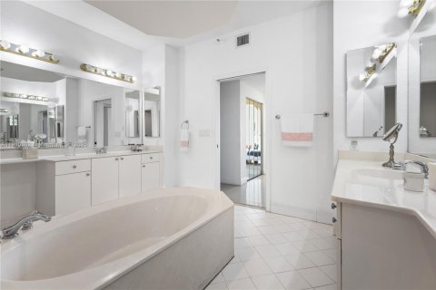 Condominio en alquiler en Doral, Florida, 3 dormitorios, 158.86 m2 № 1967143 - foto 20