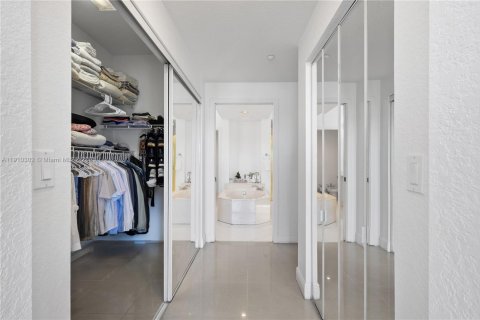 Condominio en alquiler en Doral, Florida, 3 dormitorios, 158.86 m2 № 1967143 - foto 18