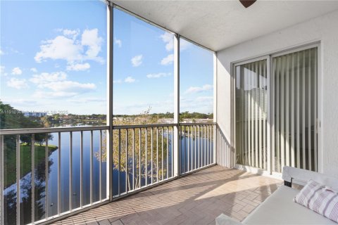 Condominio en alquiler en Doral, Florida, 3 dormitorios, 158.86 m2 № 1967143 - foto 1