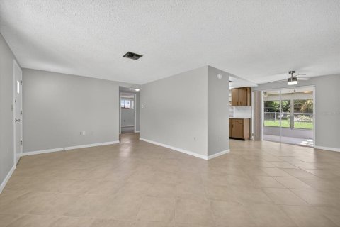 Casa en alquiler en New Port Richey, Florida, 2 dormitorios, 78.04 m2 № 1901146 - foto 10