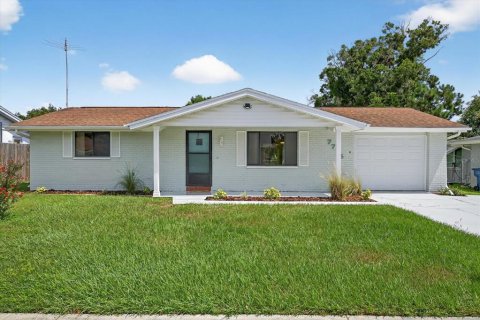 Casa en alquiler en New Port Richey, Florida, 2 dormitorios, 78.04 m2 № 1901146 - foto 1
