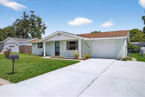 Casa en alquiler en New Port Richey, Florida, 2 dormitorios, 78.04 m2 № 1901146 - foto 2