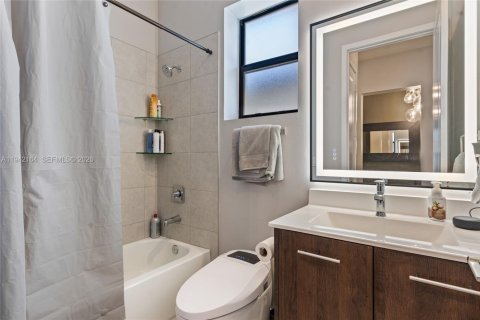 Casa en venta en Miramar, Florida, 4 dormitorios, 211.26 m2 № 1999661 - foto 6