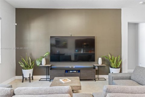 Casa en venta en Miramar, Florida, 4 dormitorios, 211.26 m2 № 1999661 - foto 17